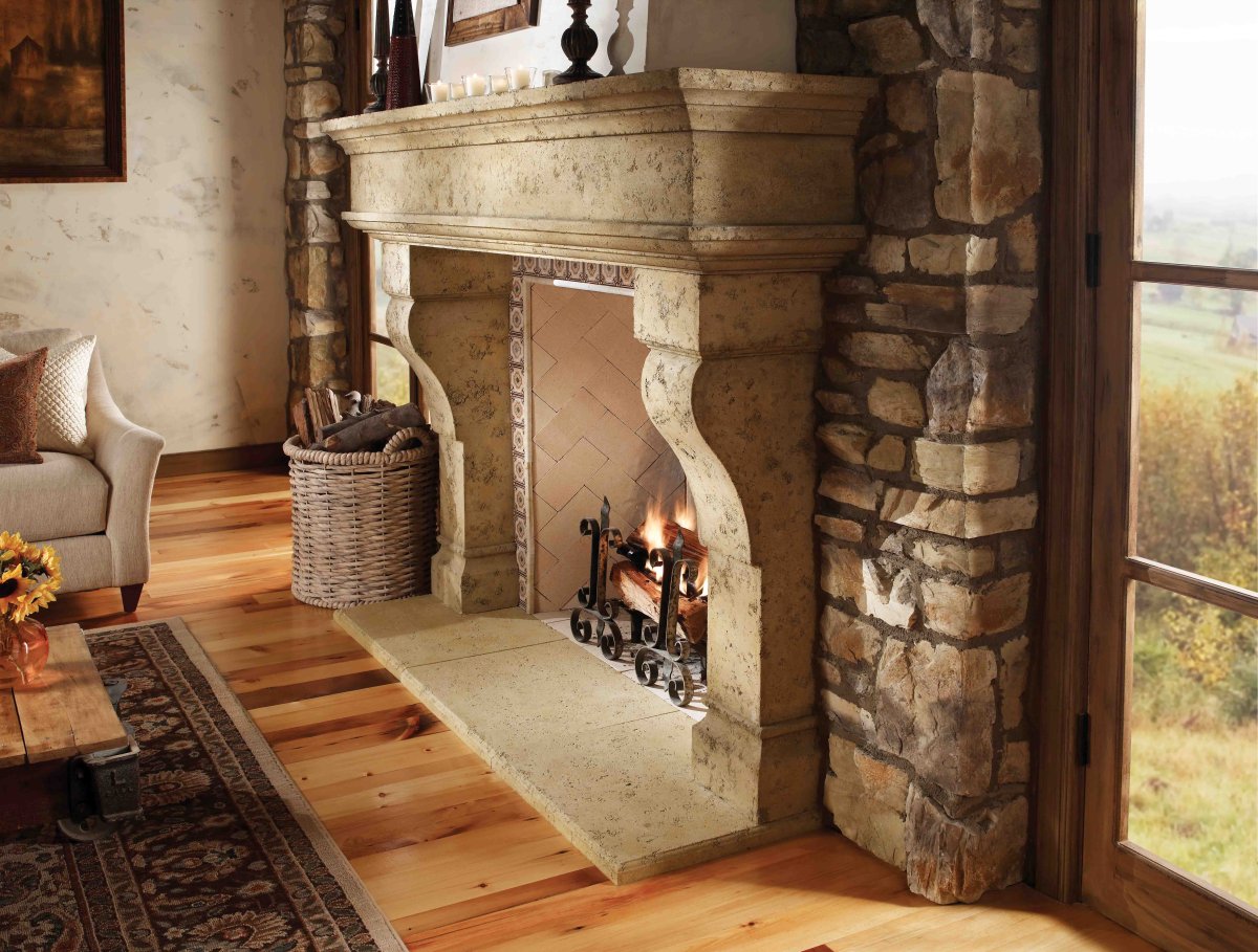 Гостиная с камином из кирпича