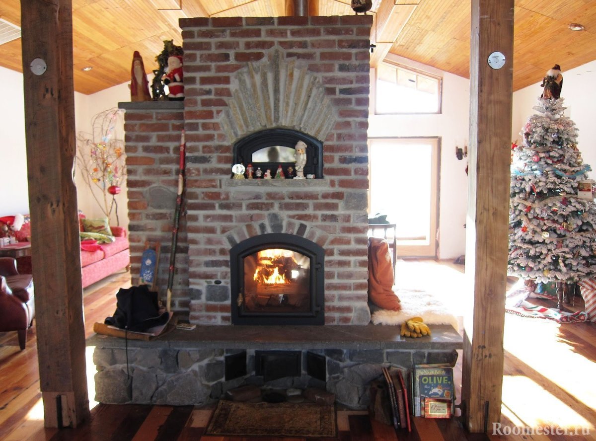 Кирпичный камин в интерьере