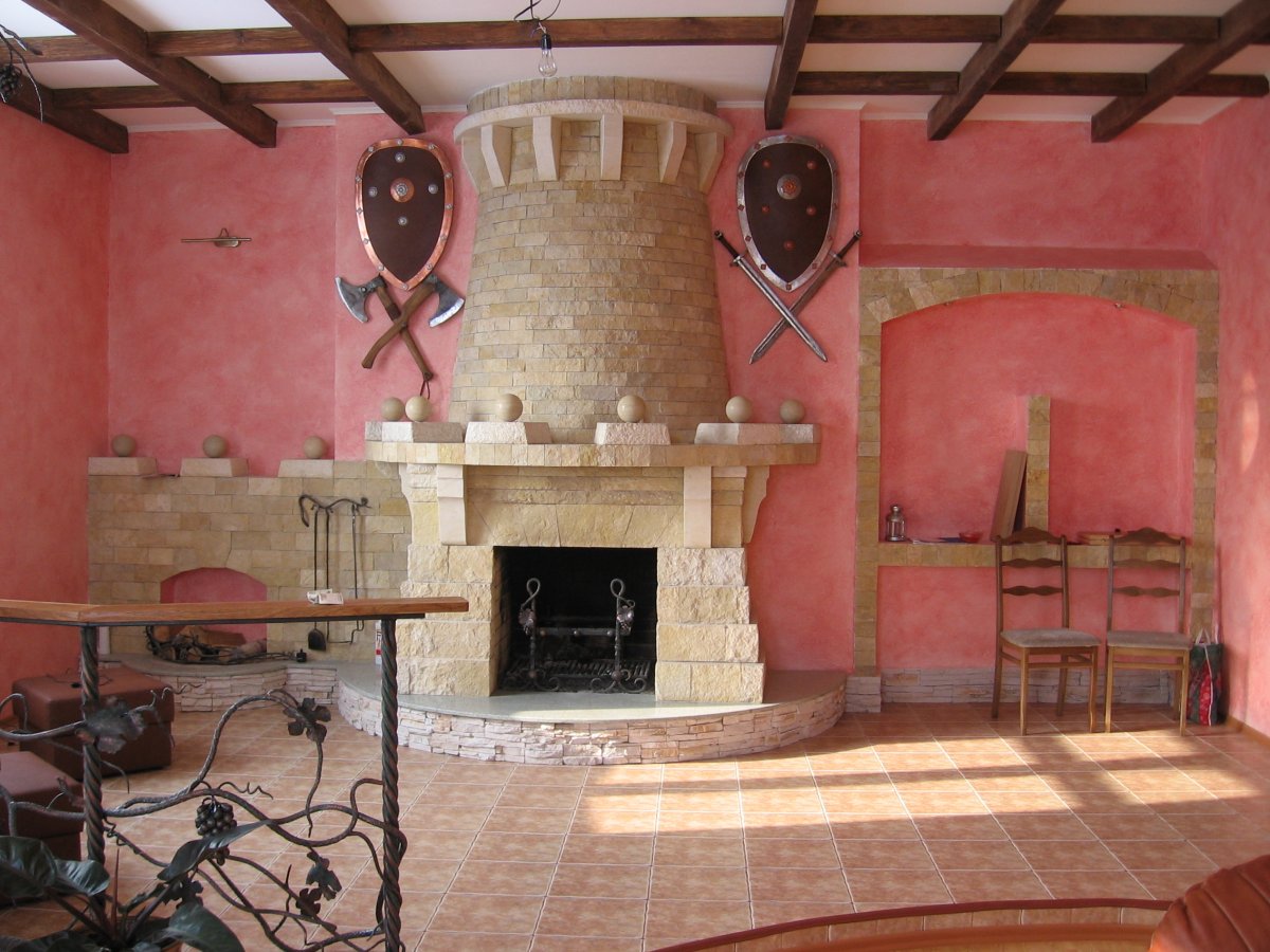 Камины из камня в средневековых замках