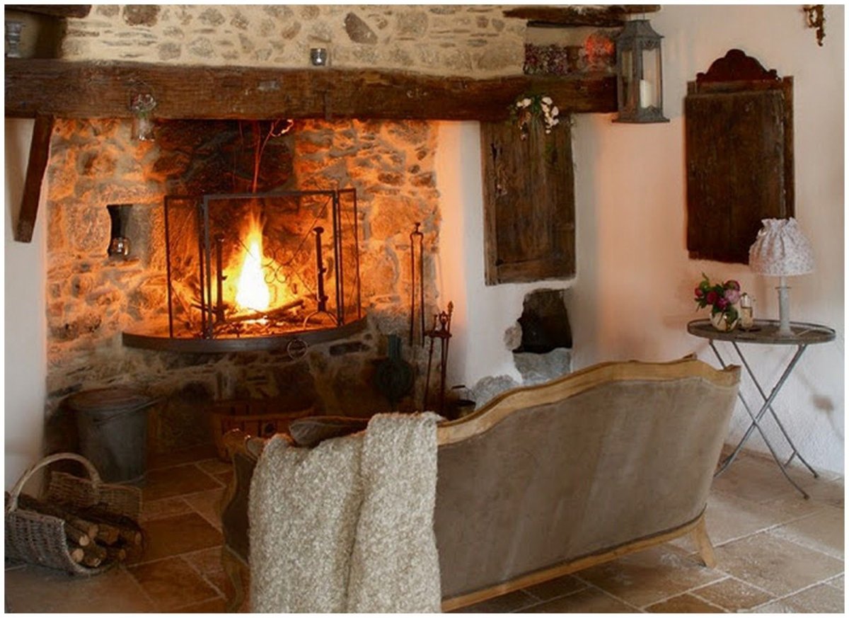 Камин в стиле средневековья