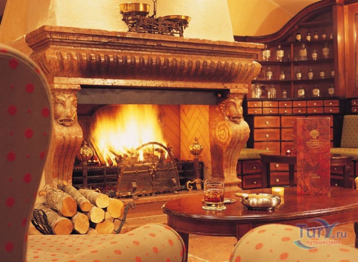 Камин в замке