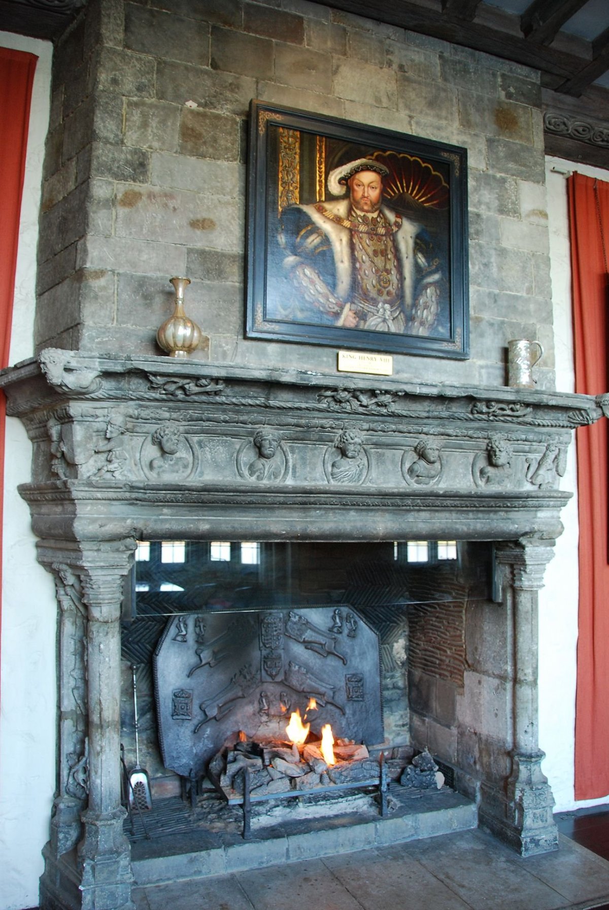 Старинный камин