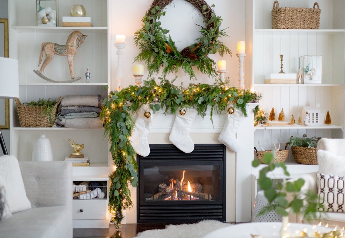 Декор камина весной