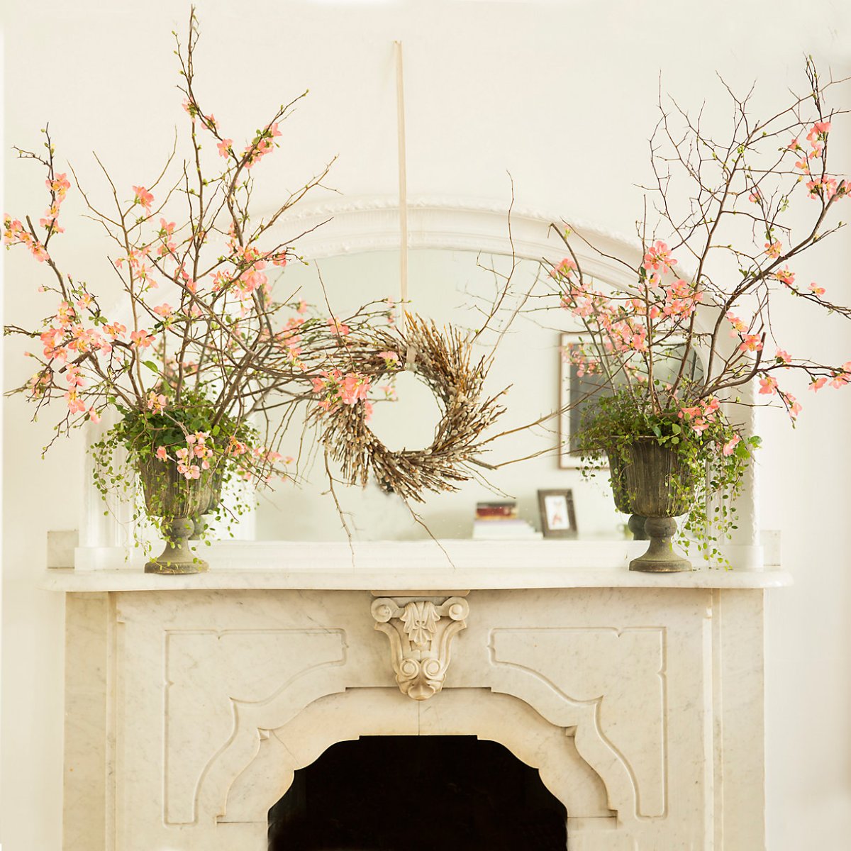 Декор камина весной