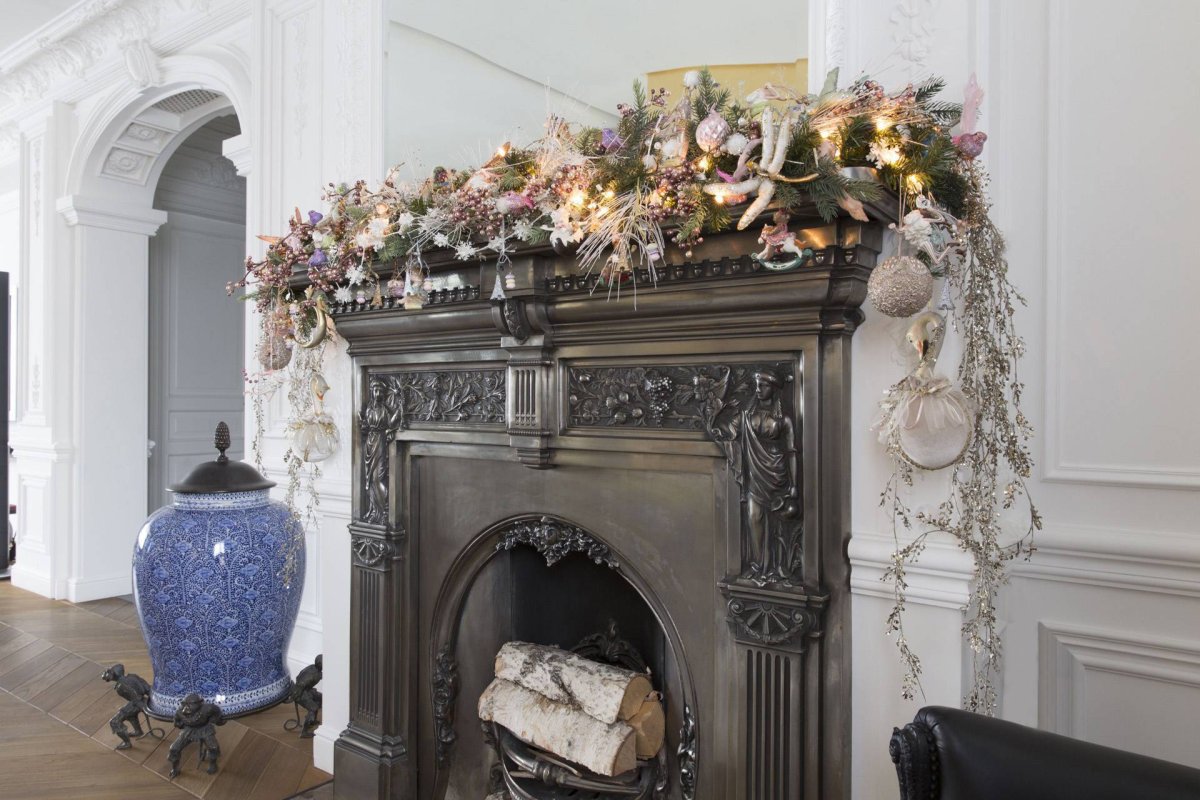 Весеннее украшение камина