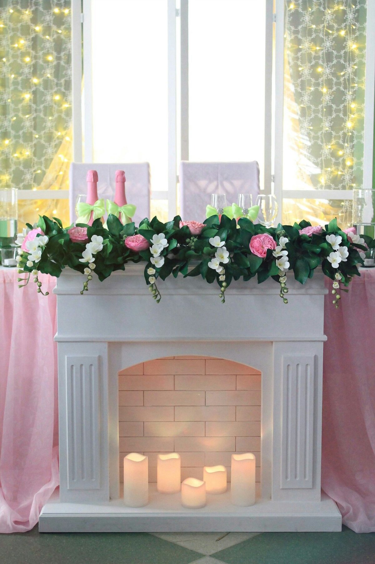 Цветы для декора камина