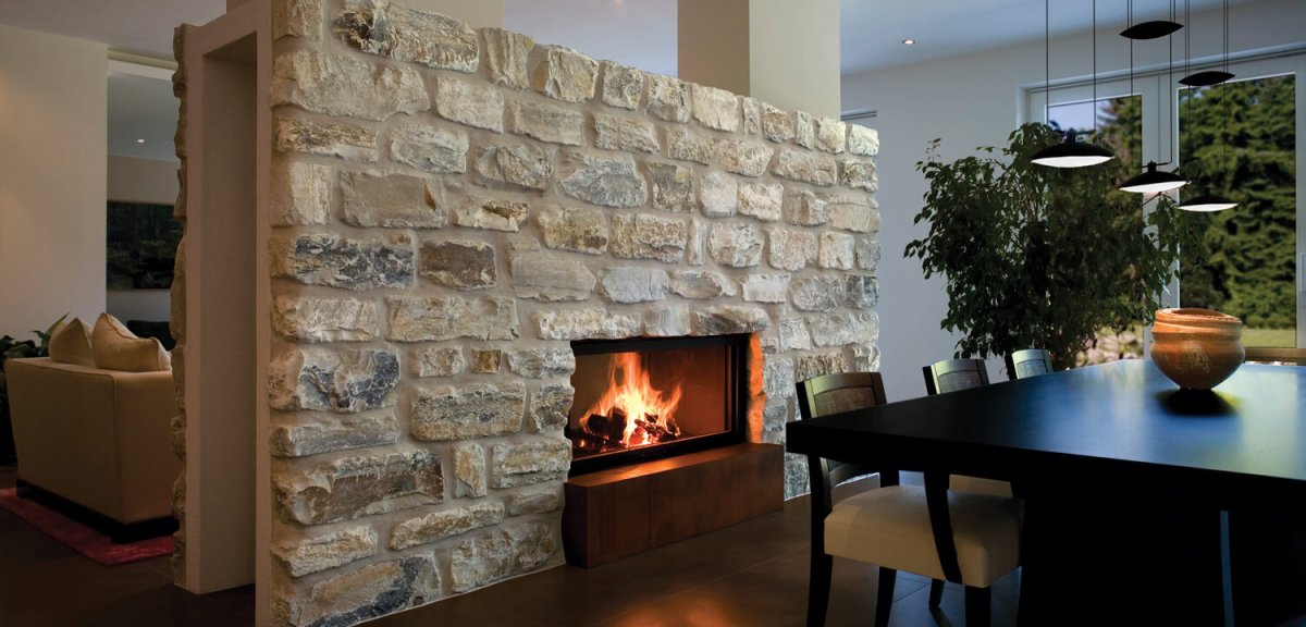 Двухсторонний камин в интерьере фото из камня