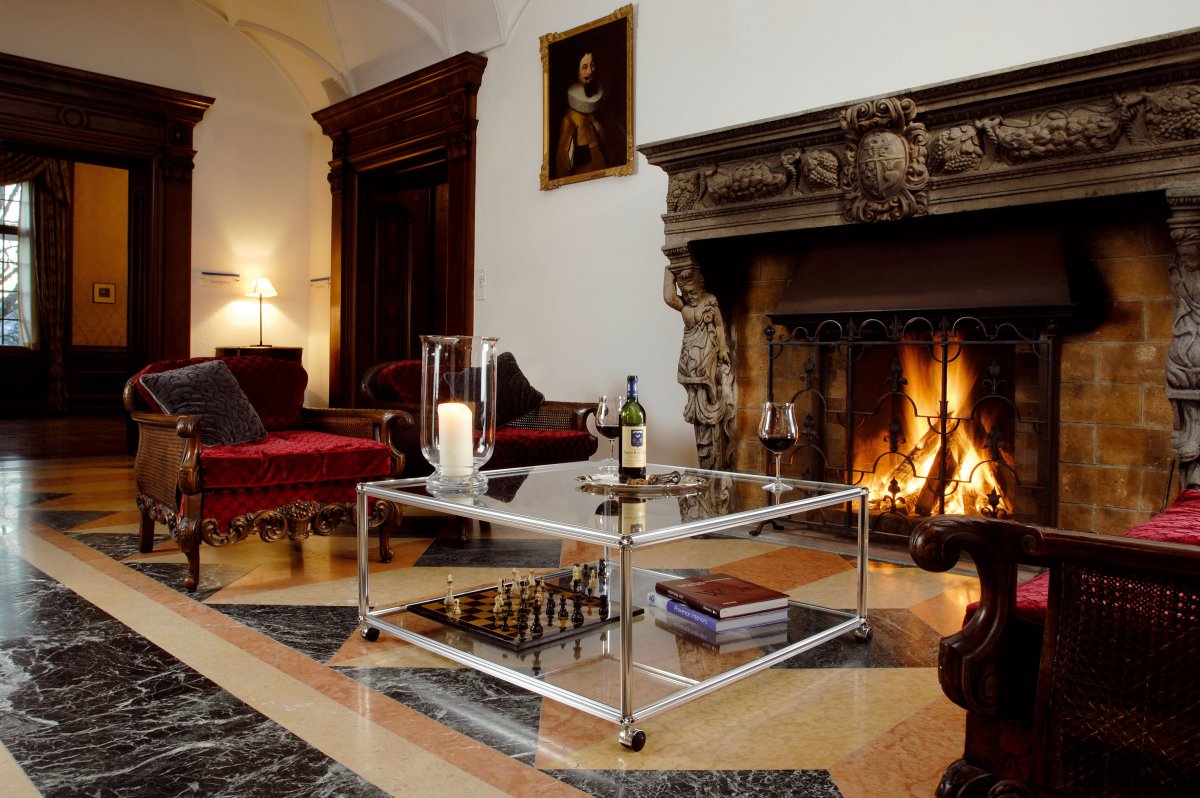 Старый дом с камином