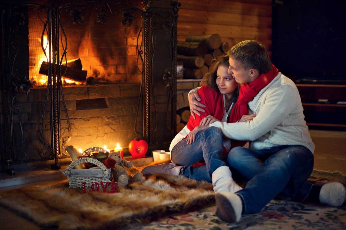 Вечер возле камина