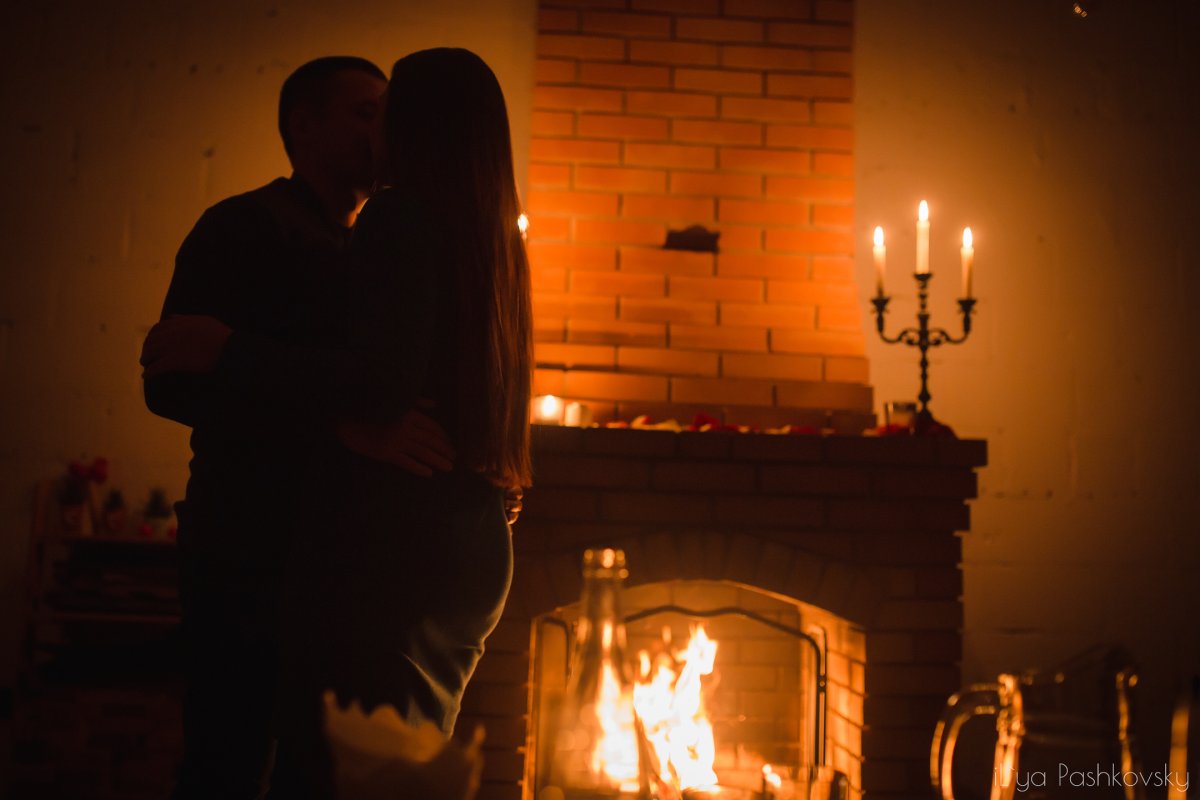 Камин в квартире с любимым мужем