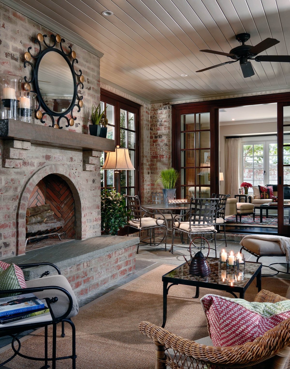 Веранда с камином