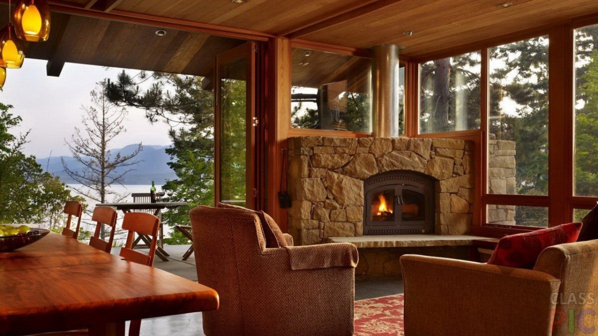 Терраса к дому с камином