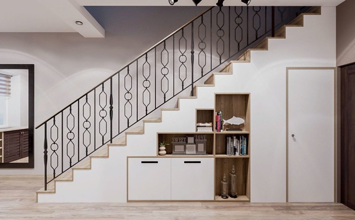 Дверцы под лестницей