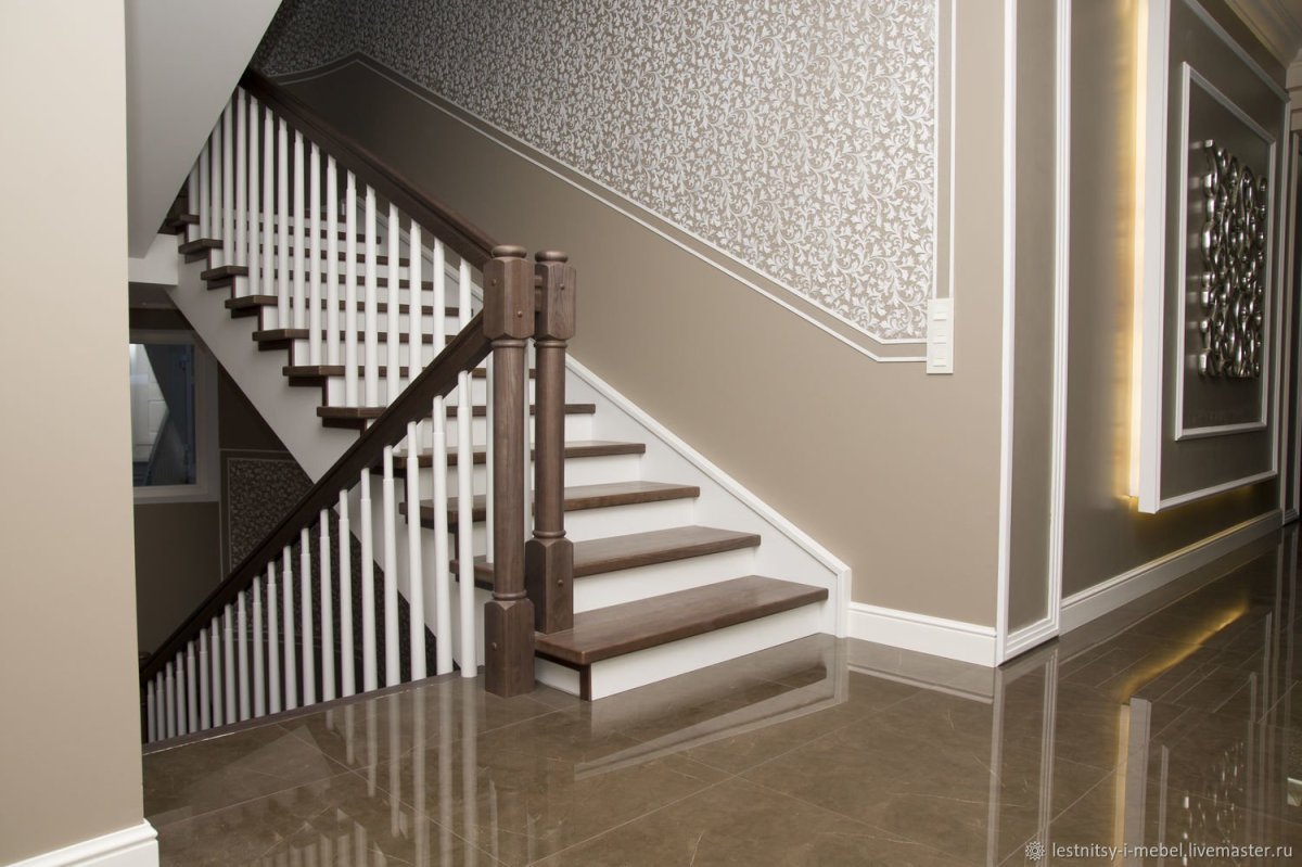 Плинтус на лестнице