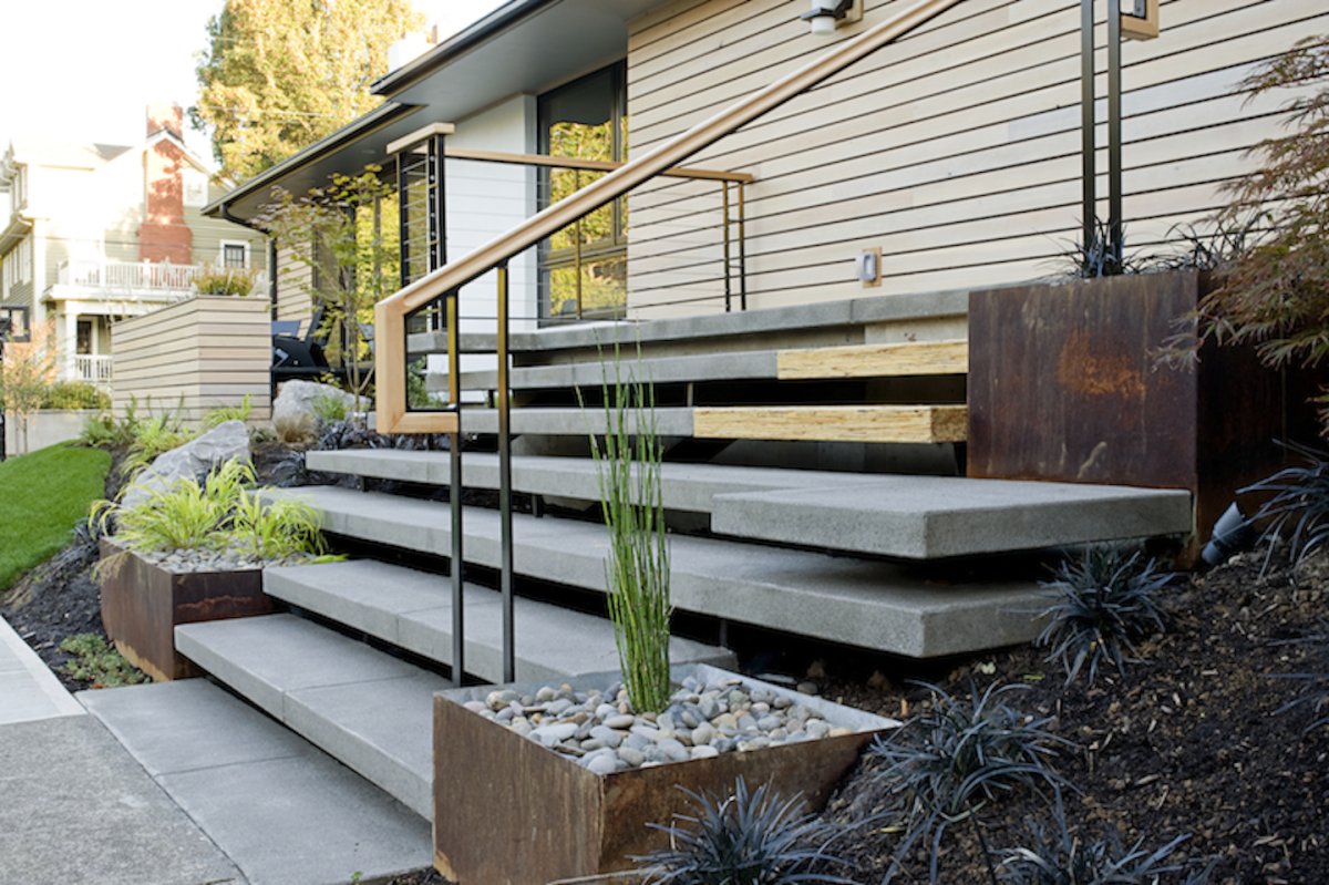 Входные ступеньки