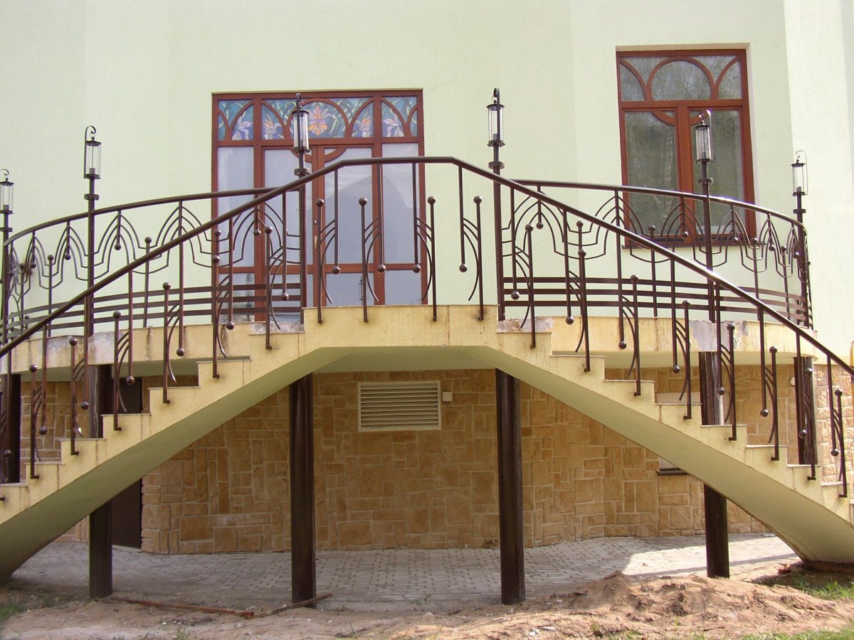 Красивое крыльцо к дому