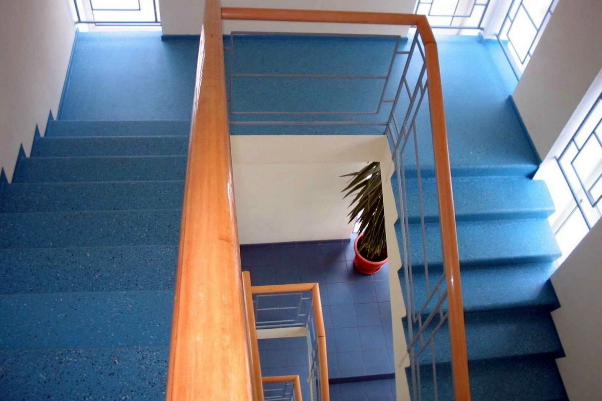 Пол из гранита