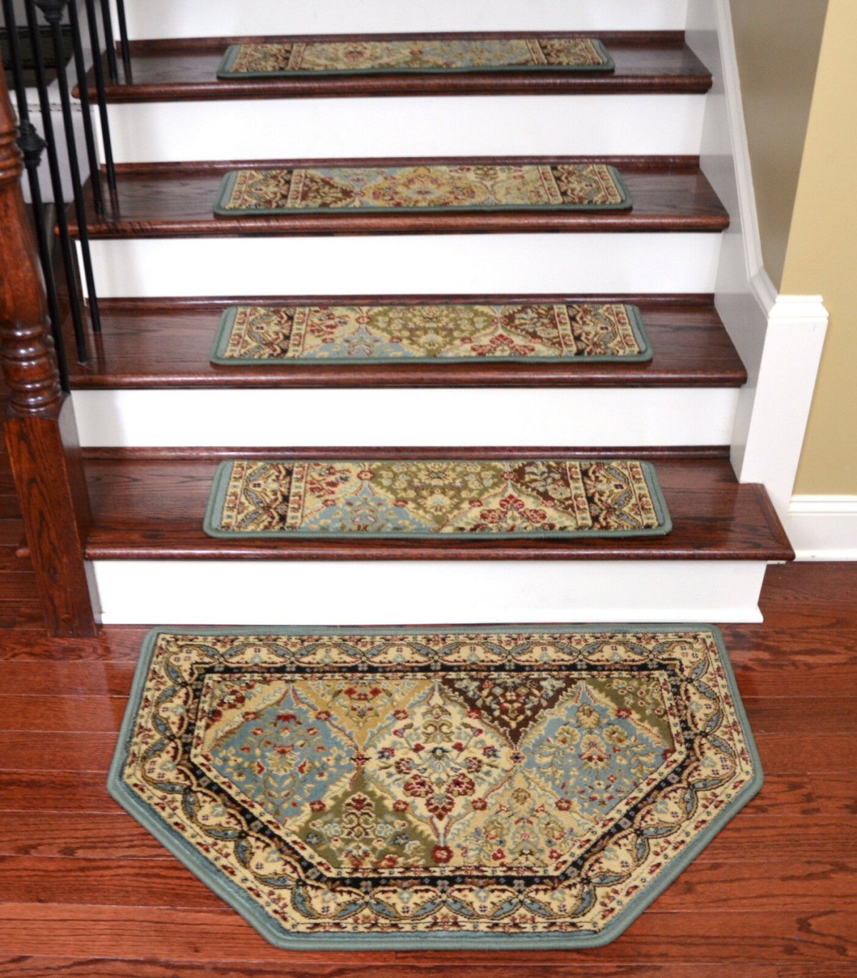 Ковер для лестницы в доме