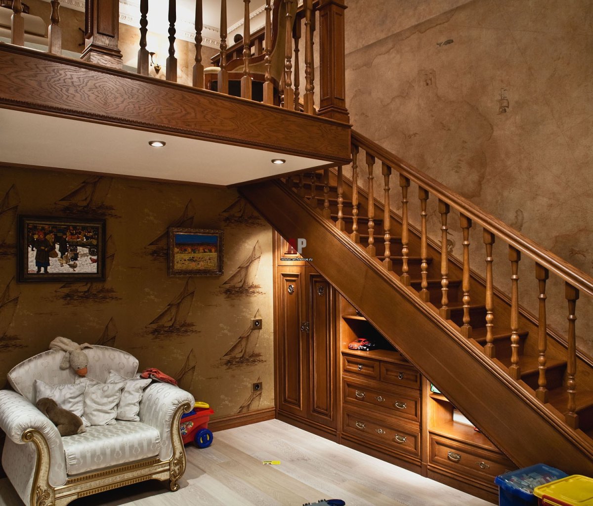 Интерьер с высокими потолками в квартире