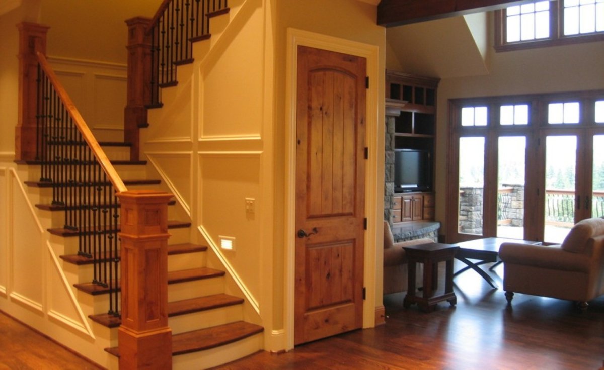 Пространство под лестницей в частном доме