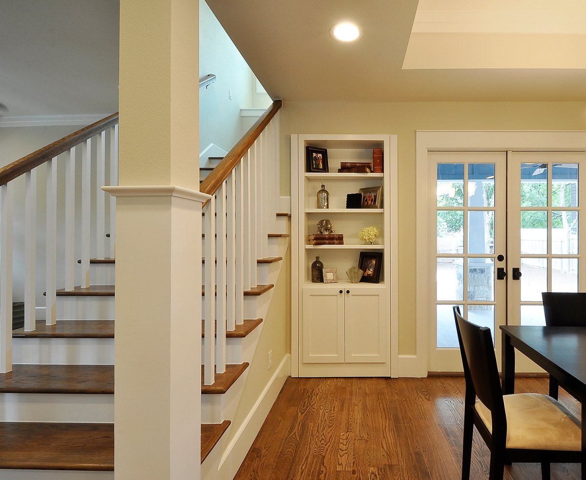 Шкафчики под лестницей