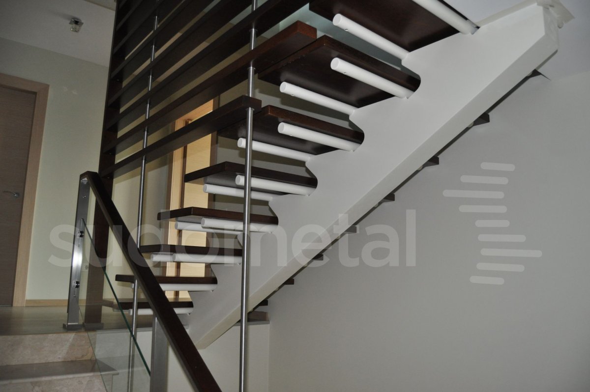 Лестница на 2 этаж на монокосоуре