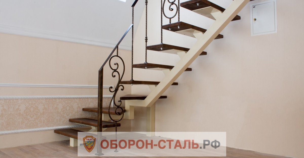 Лестницы на монокосоуре из металла