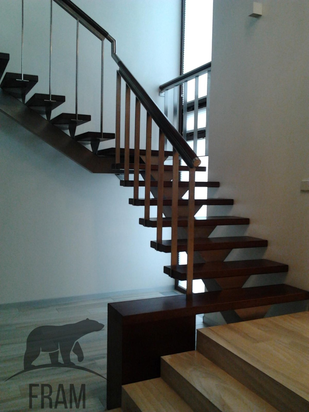 Ограждение лестницы на монокосоуре