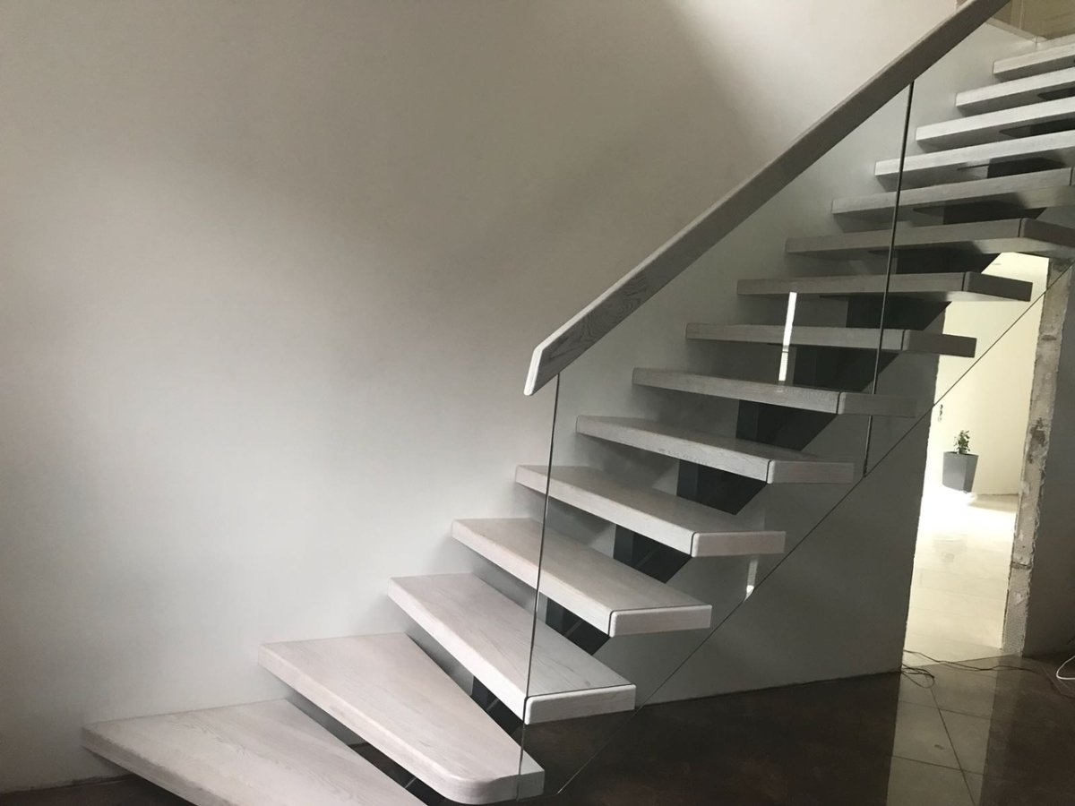 Деревянная межэтажная лестница лес-03 (поворот 180°)