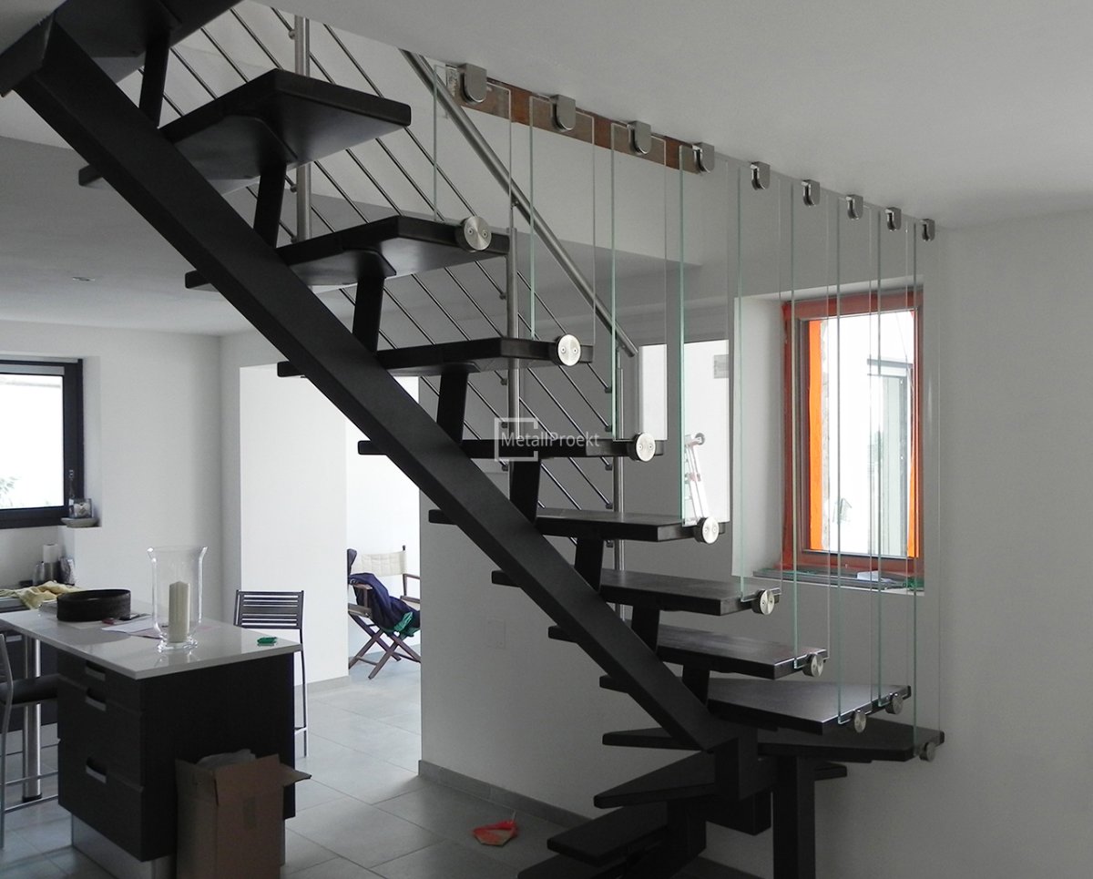 Лестница на монокосоуре лофт