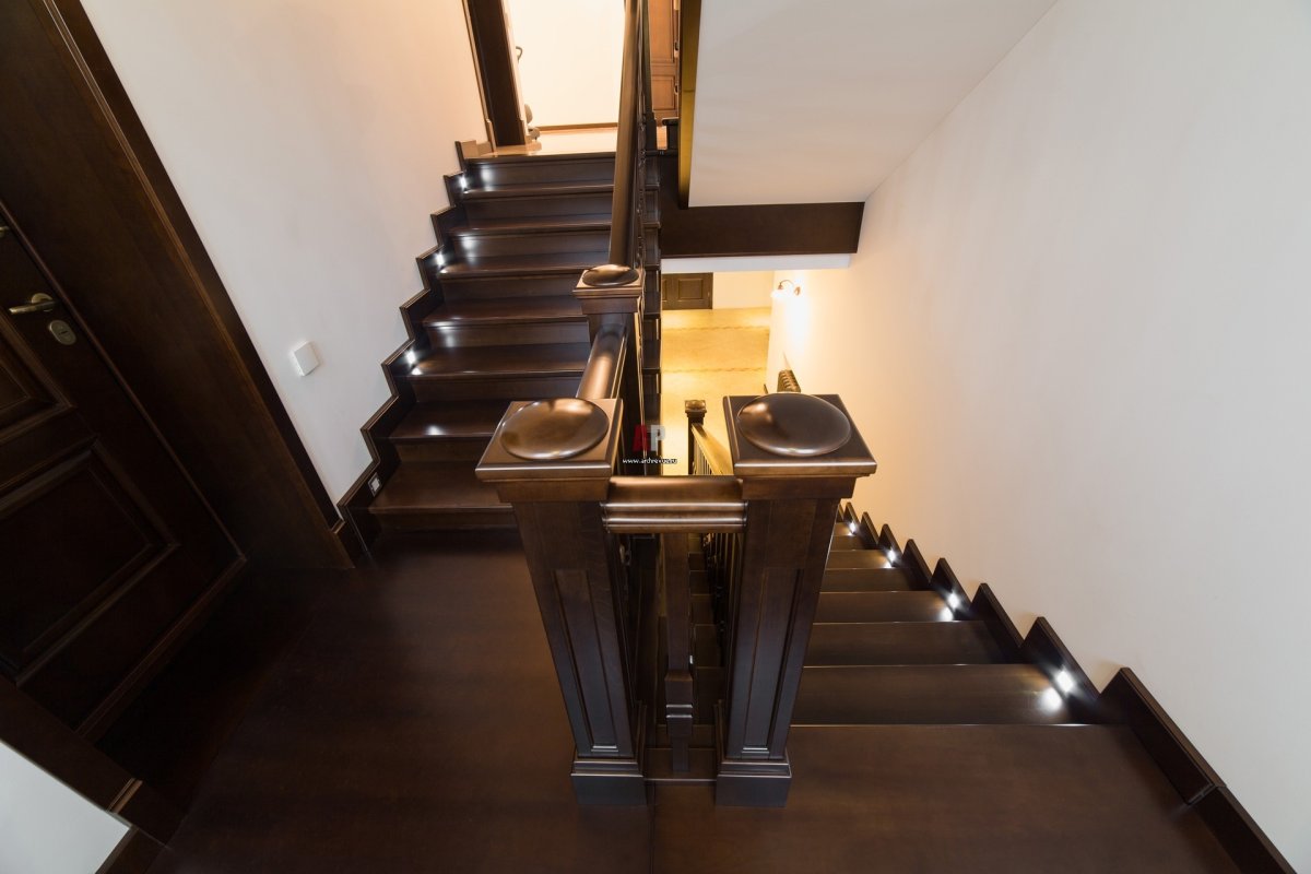 Светильники для лестниц загородного дома