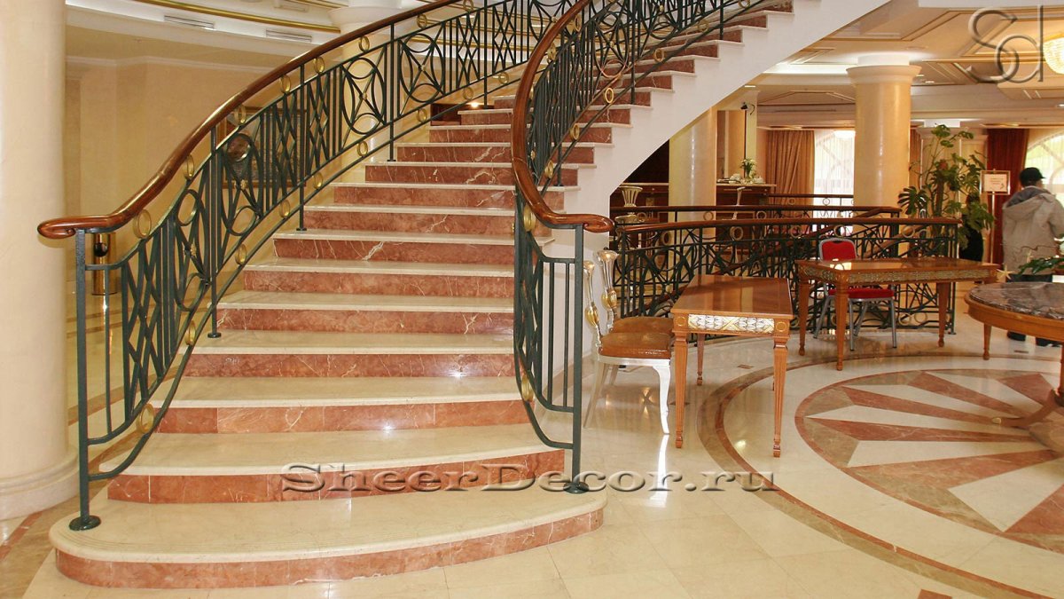 Мраморная лестница