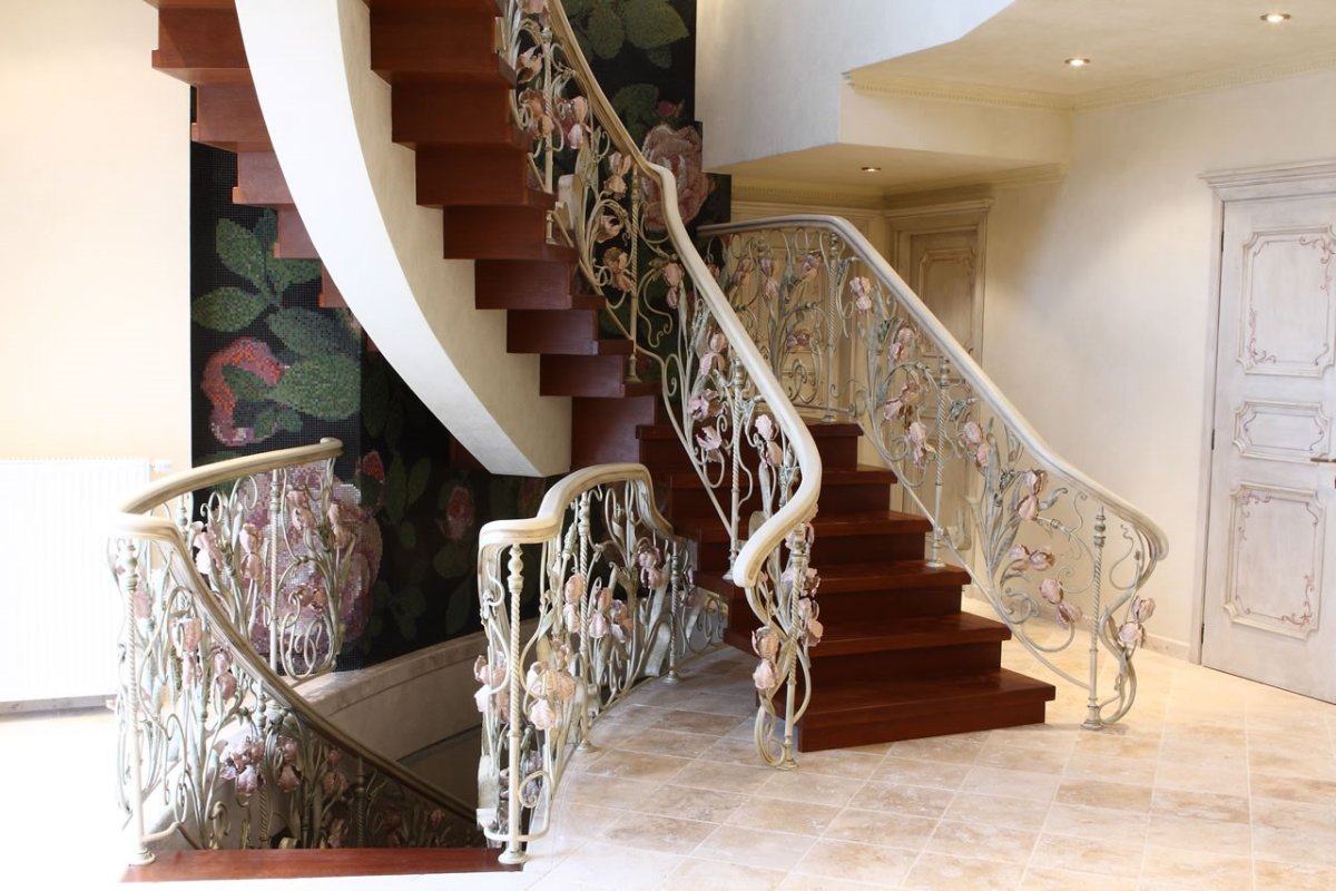 Кованые лестницы в доме