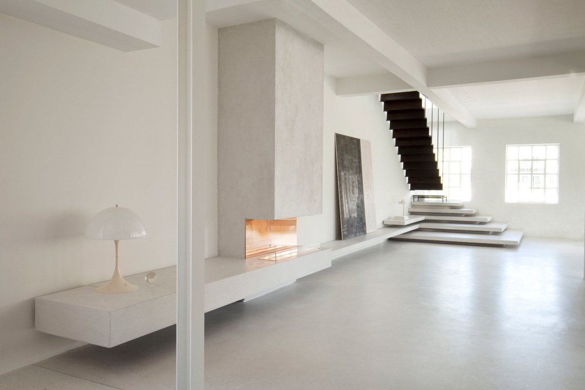 Холл с лестницей Минимализм