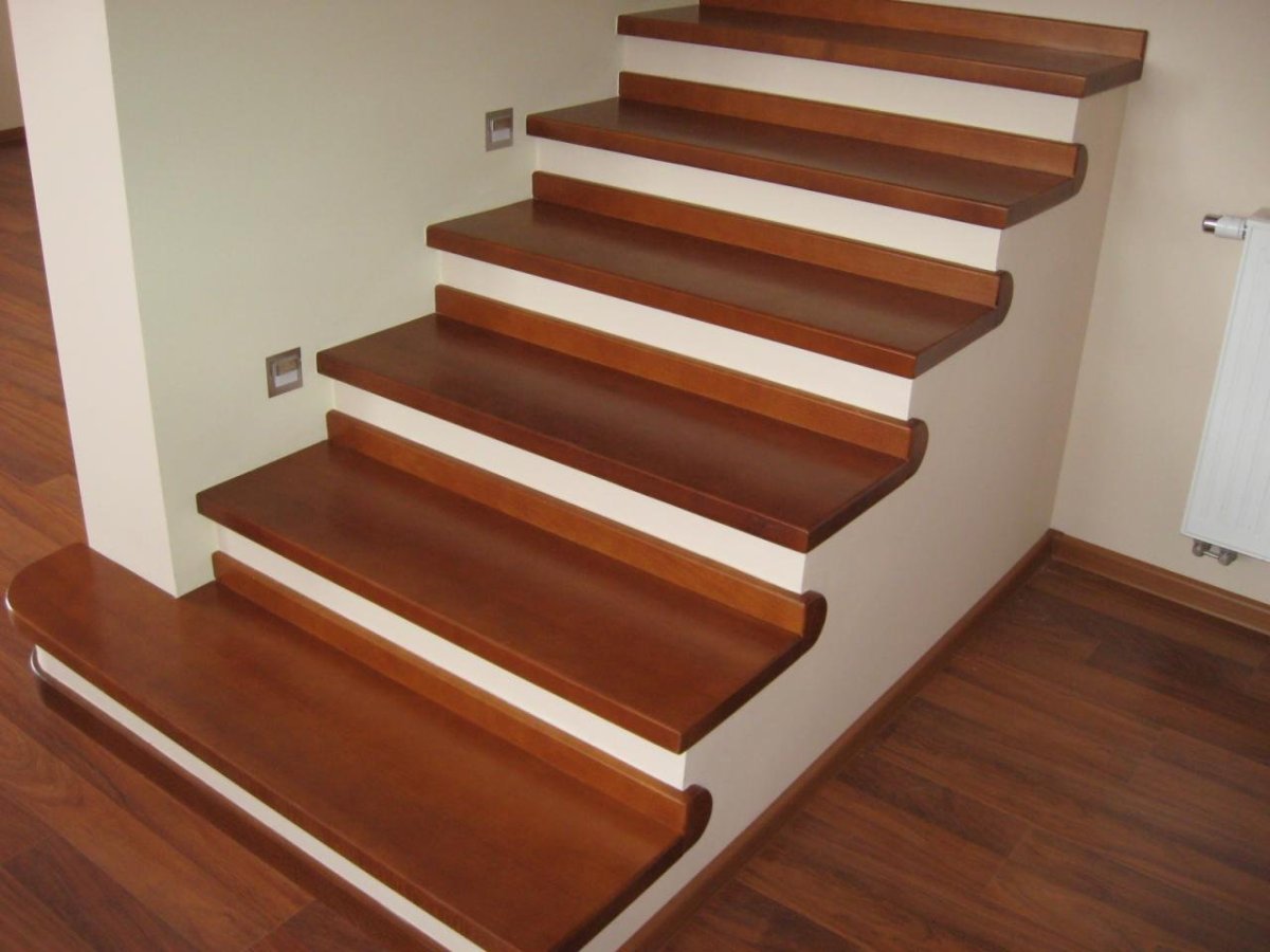 Отделка лестничного проема в частном доме