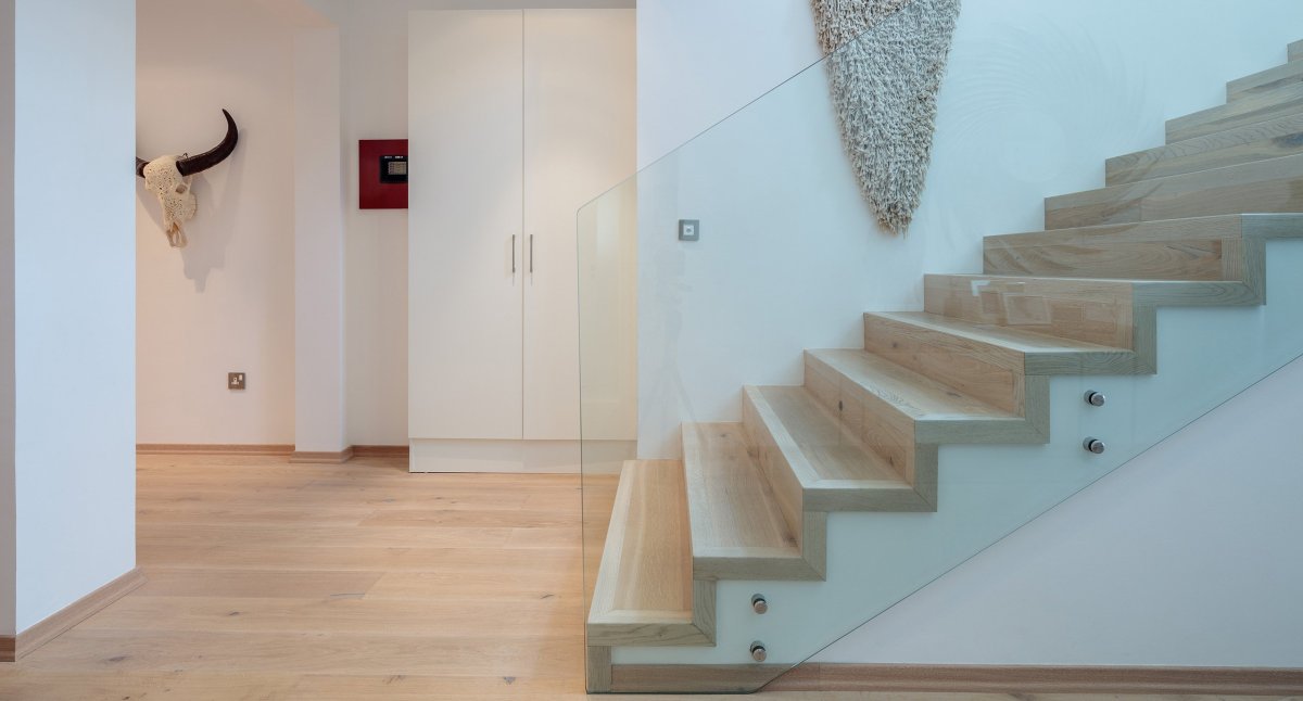 Отделка лестницы ламинатом