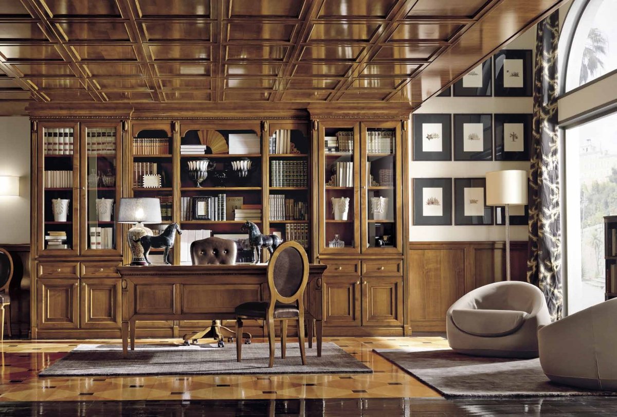 Книжные полки под лестницей