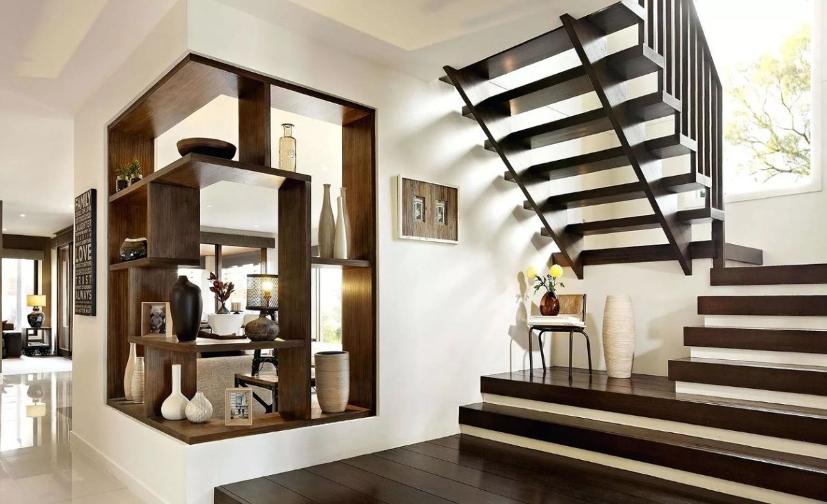 Лестница в интерьере таунхауса