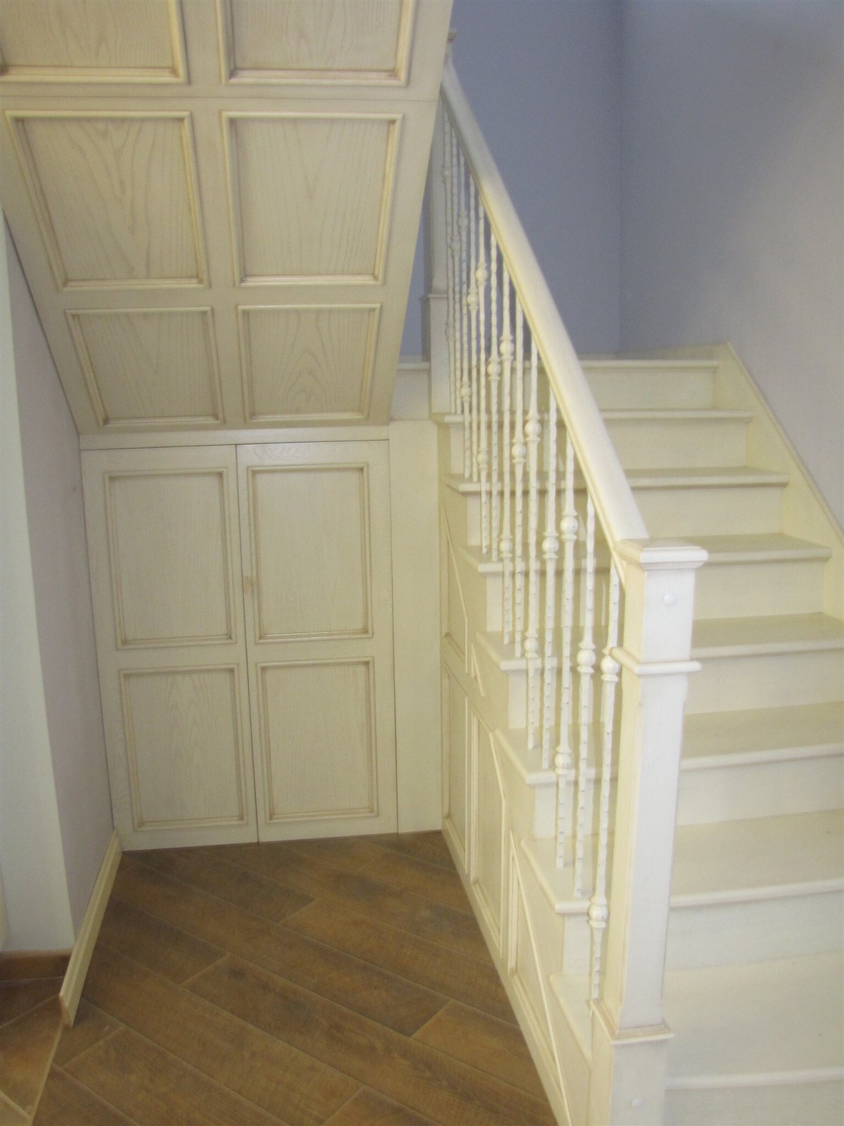 Жалюзийные двери в нишу