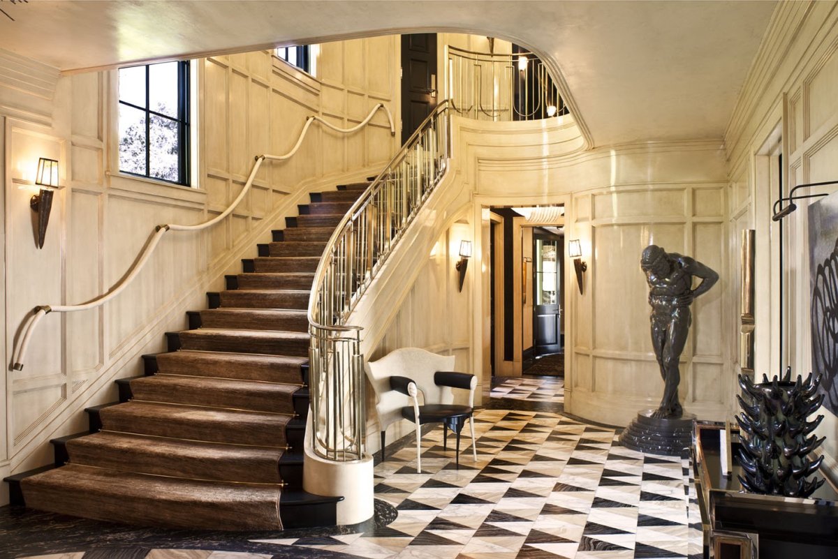 Келли Уэстлер лестница