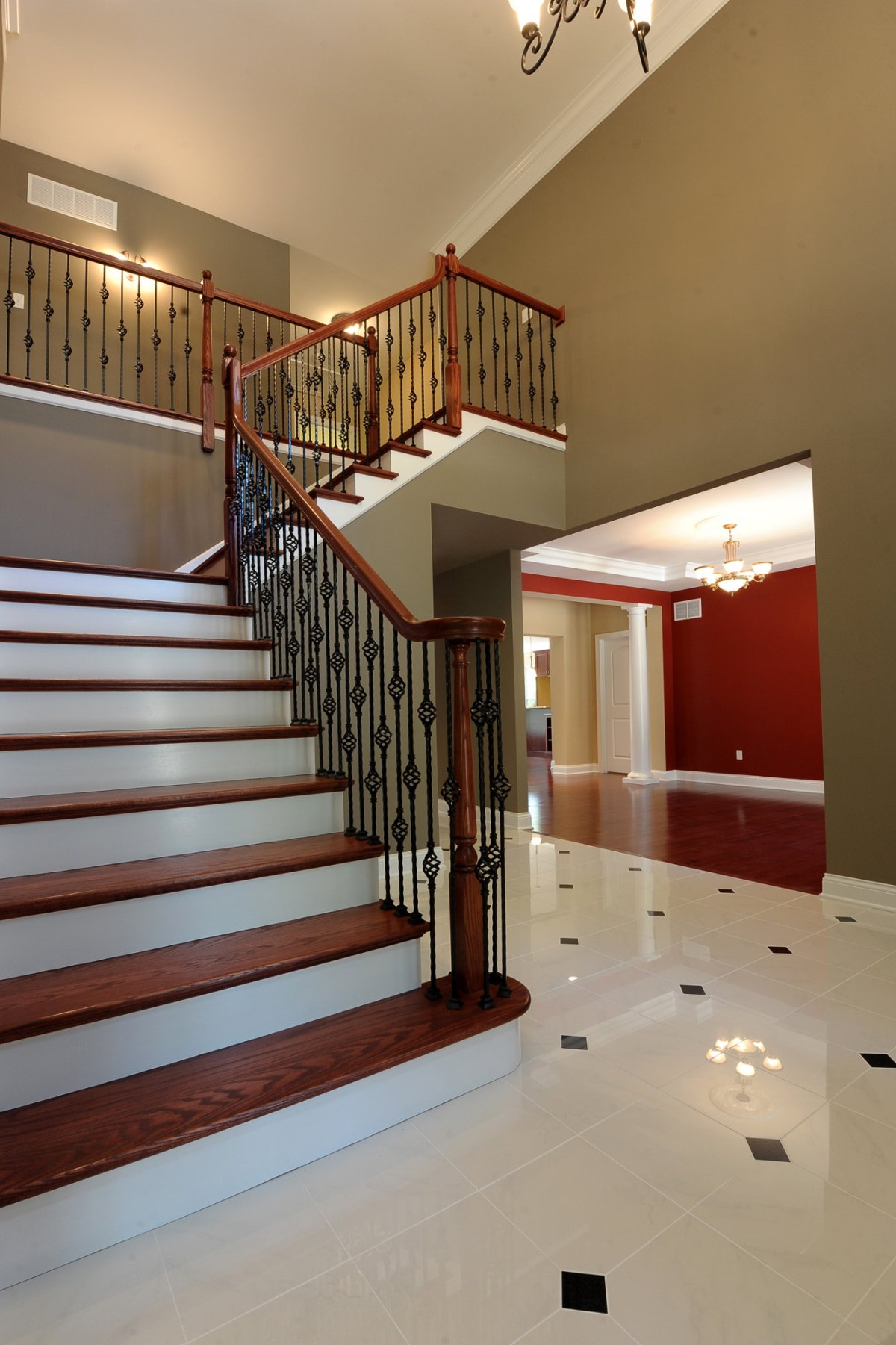 Кафельные лестницы в доме