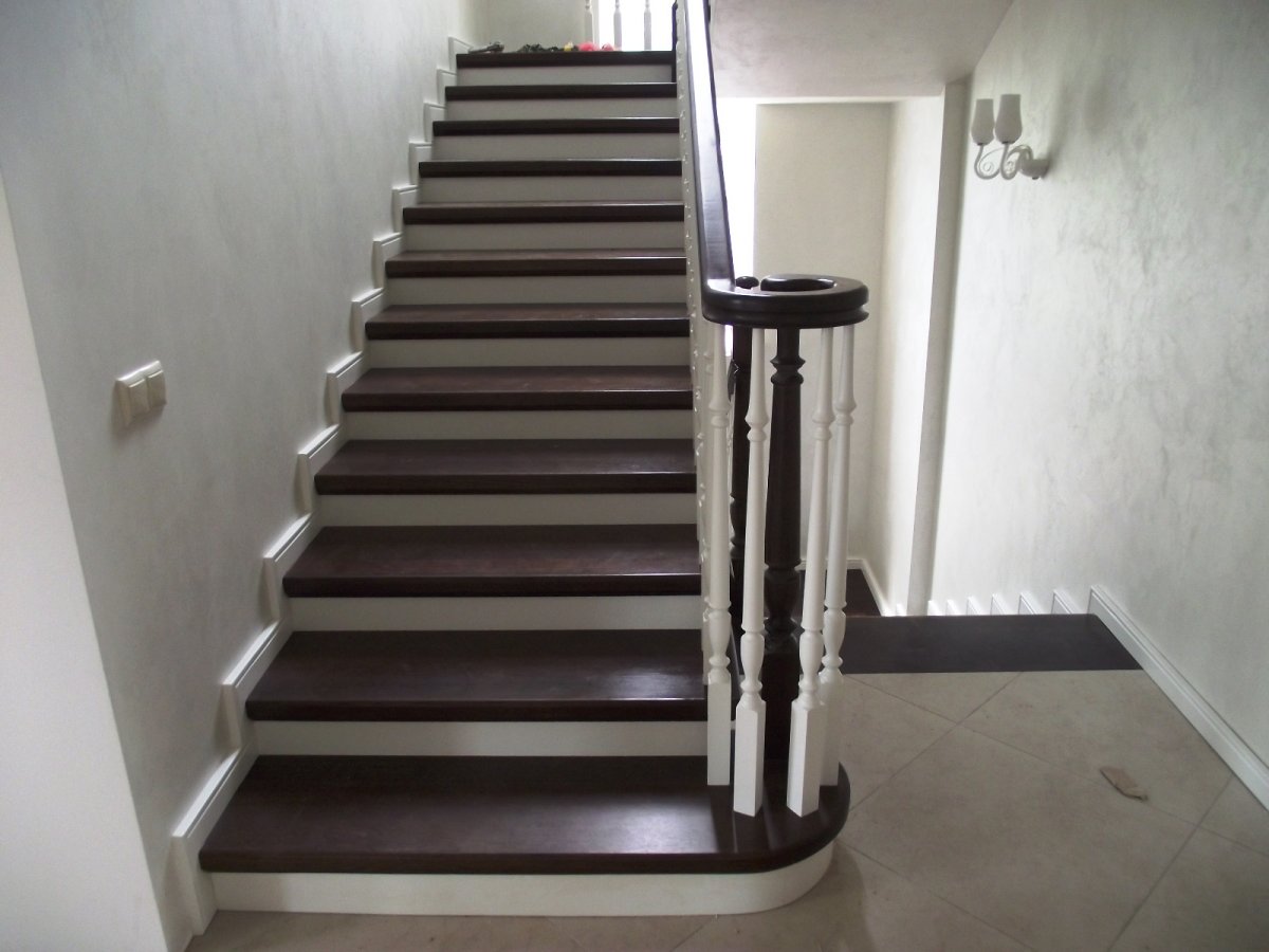 Лестница с пригласительной ступенькой