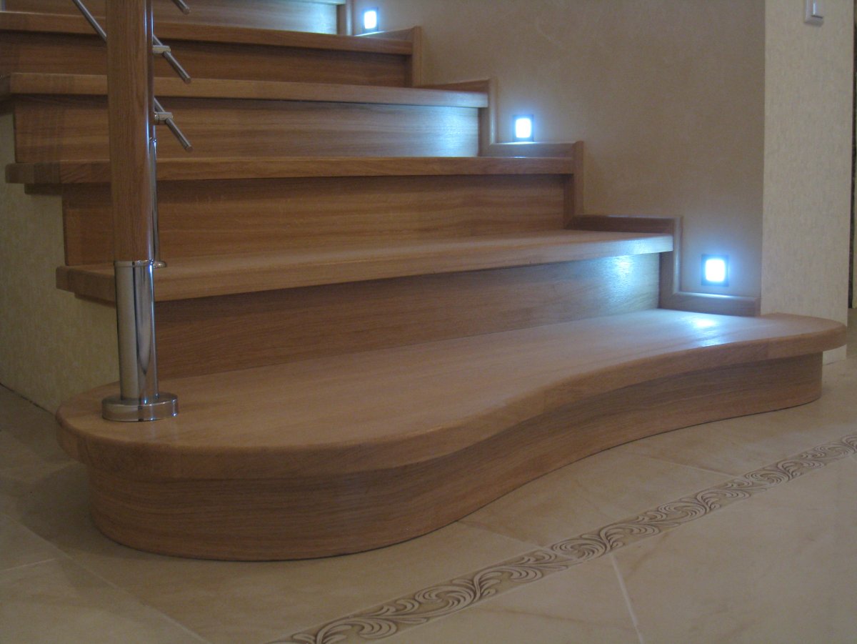 Лестница из ясеня сращенного