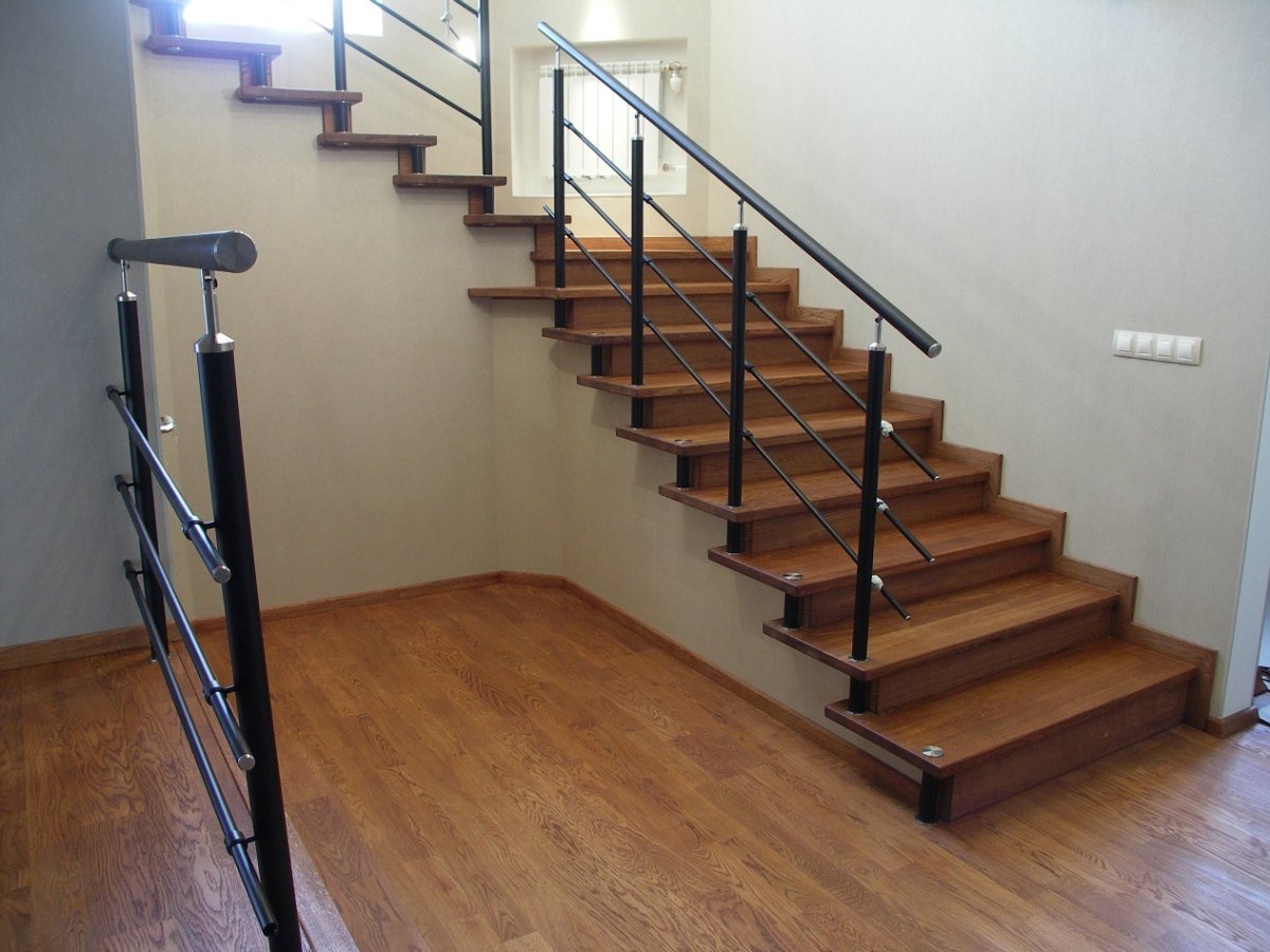 Лестница на монокосоуре с забежными