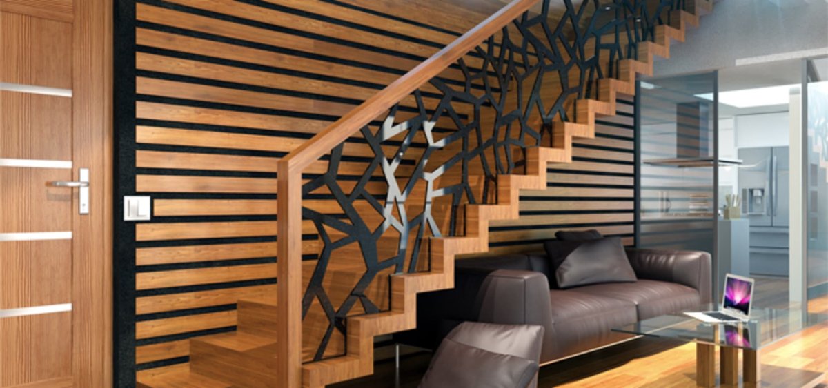 Металлическая лестница обшитая деревом