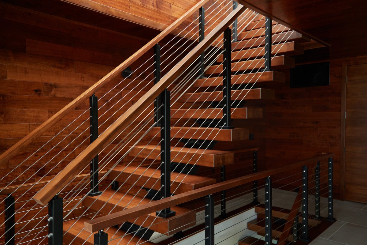 Лестница на металлическом каркасе