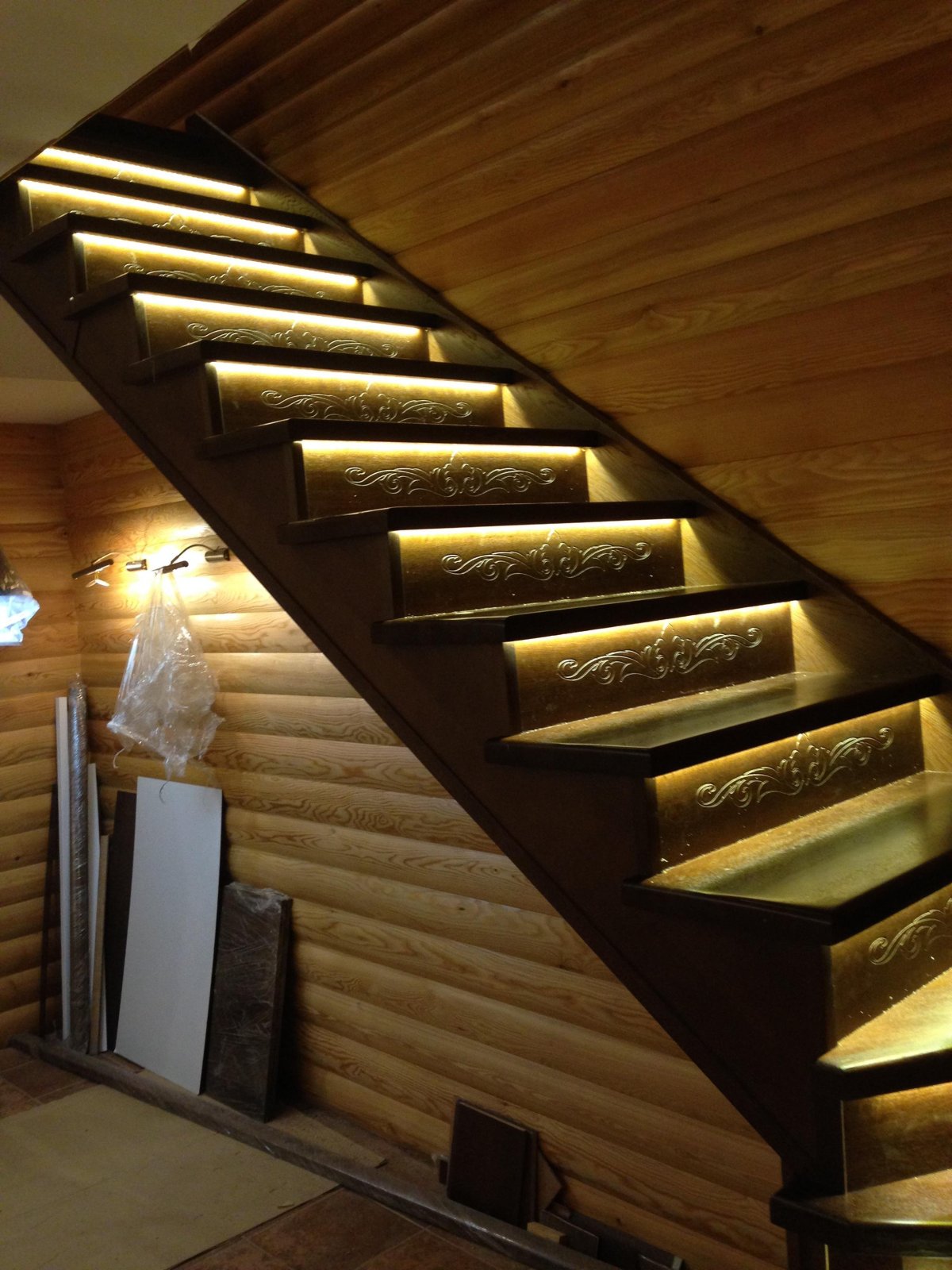 Каркас лестницы из дерева