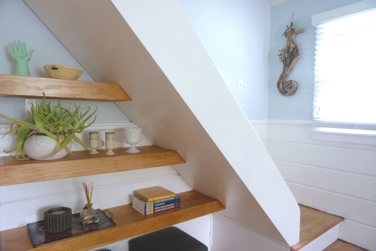 Пространство под лестницей