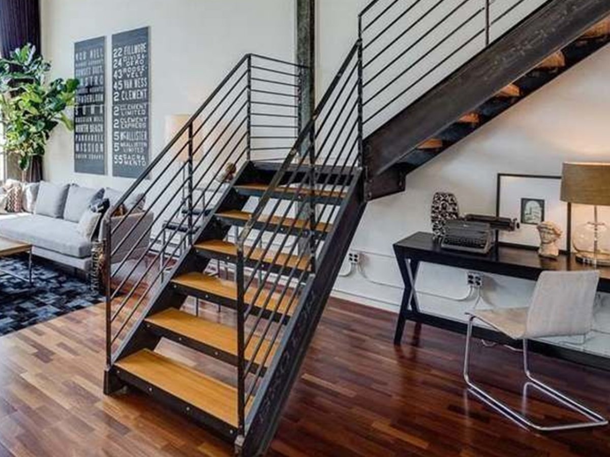 Лестница на 2 косоурах лофт