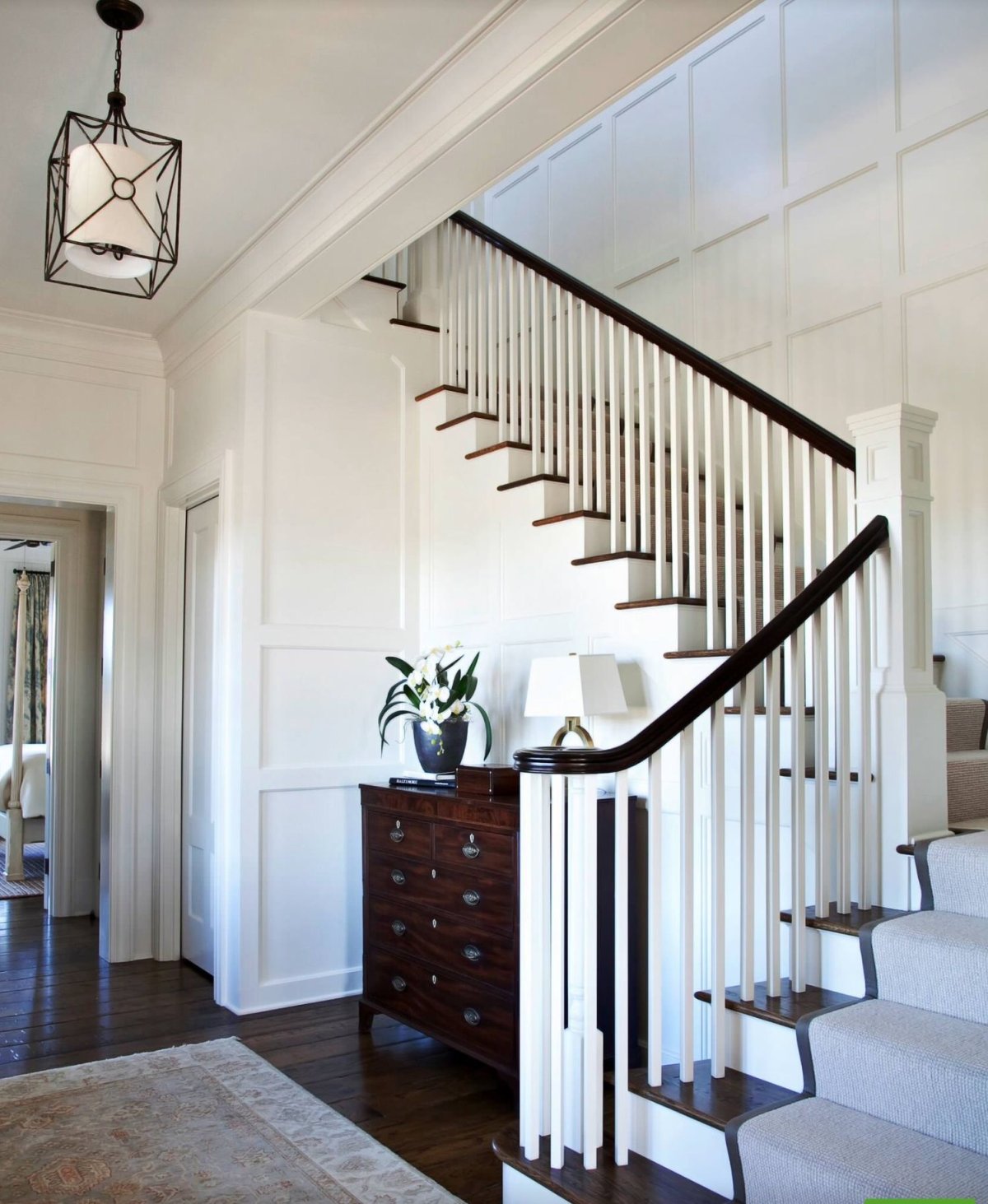 Молдинг под лестницей